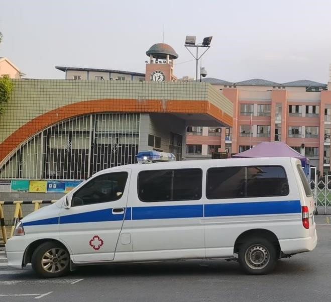 武江救护车出租护送骨折病人一公里多少钱